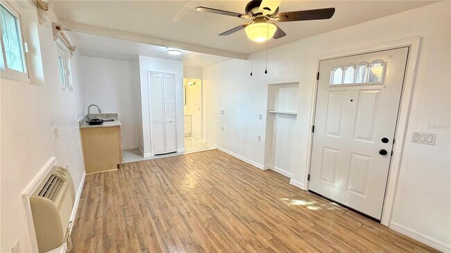 Foto del edificio - 6310 Lake Underhill Rd