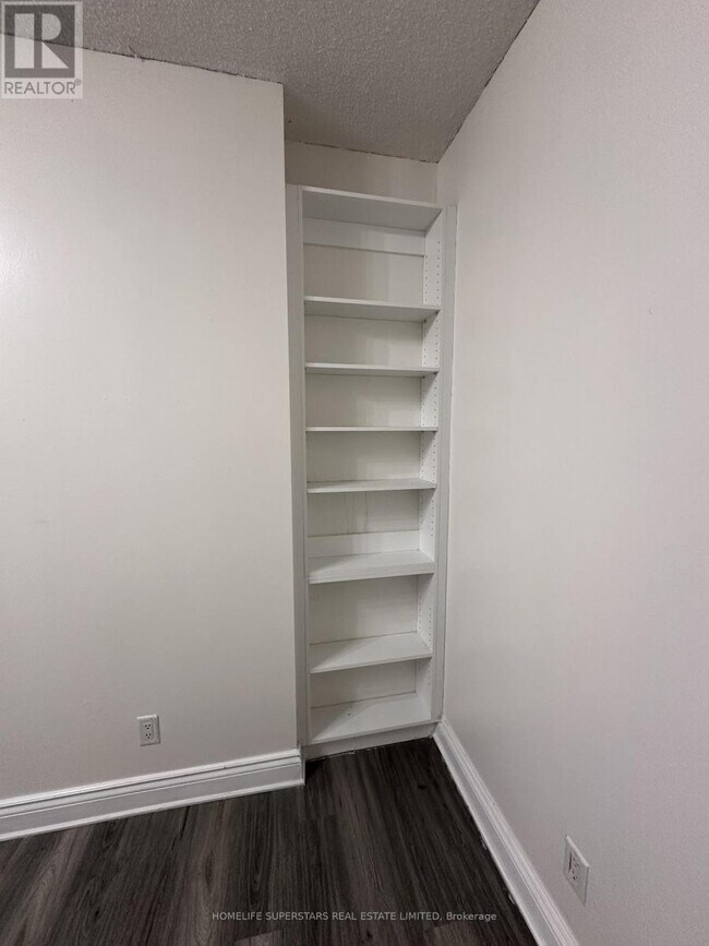 Building Photo - 18 Yonge St