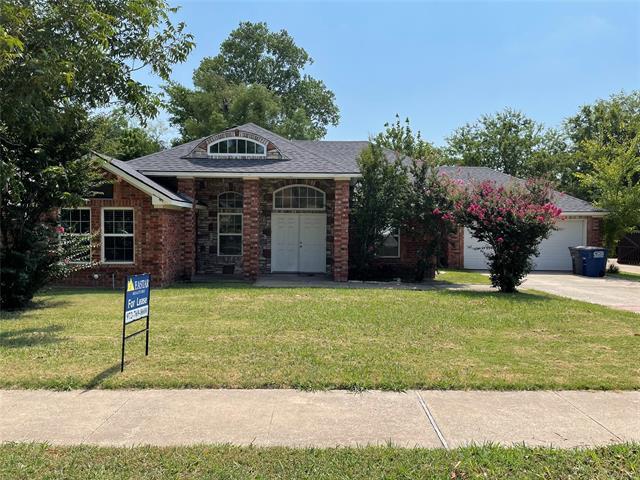 Foto principal - 208 Douglas Dr