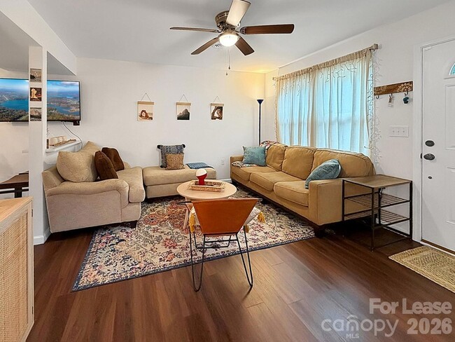Foto del edificio - 902 Creekside Dr