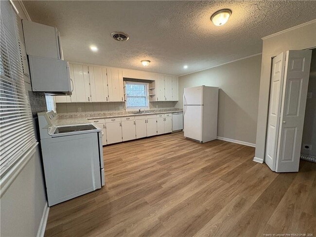 Foto del edificio - 3725 Sandra Dr