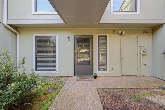 Foto del edificio - 6350 Hawthorne Terrace