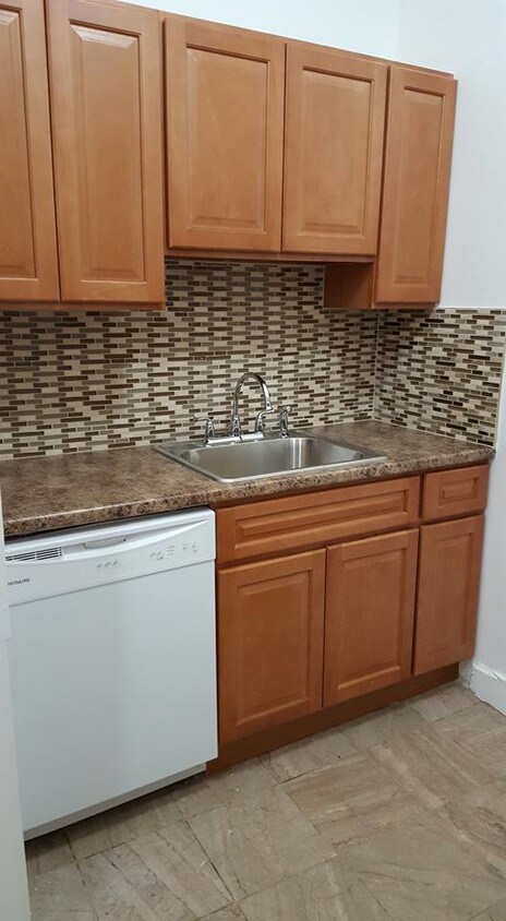 Foto principal - 127 E Durham St