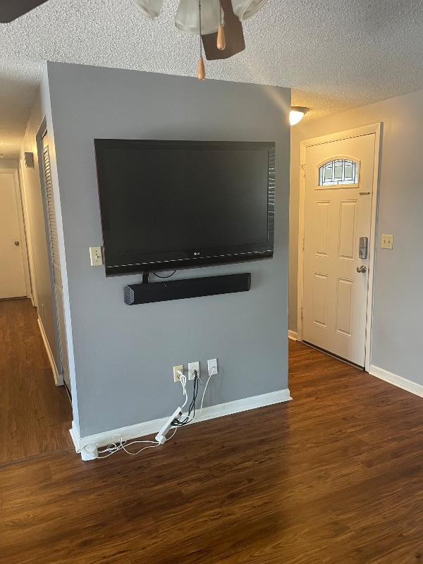 Building Photo - 1312 Willow Valley Dr