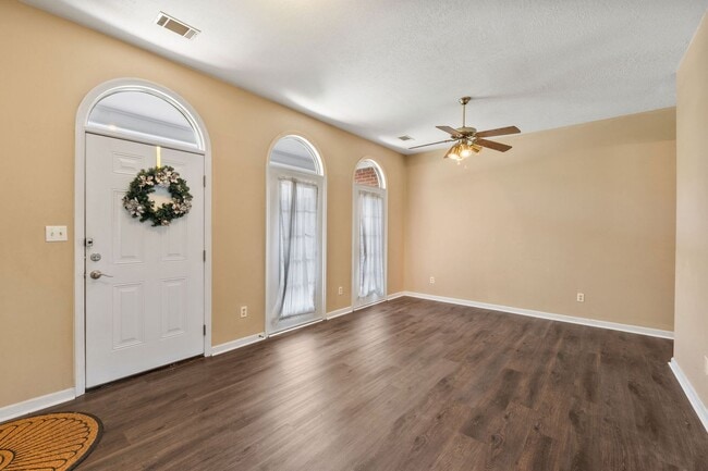 Building Photo - 928 Hunting Horn Wy