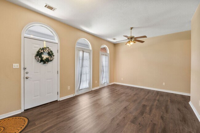 Foto del edificio - 928 Hunting Horn Wy