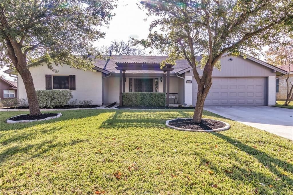 2908 River Oaks Cir, Bryan, TX 77802 House for Rent in Bryan, TX