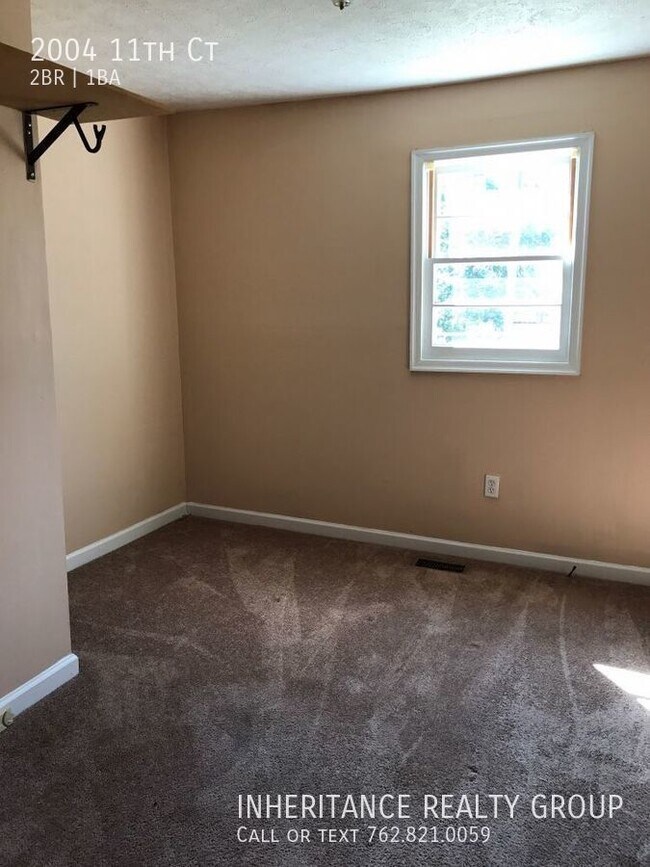 Building Photo - Afordable & Spacious!!!