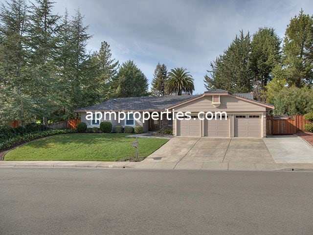 Primary Photo - 4 br, 3 bath House - 44 Apache Court