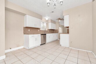 Building Photo - 13411 Splintered Oak Dr