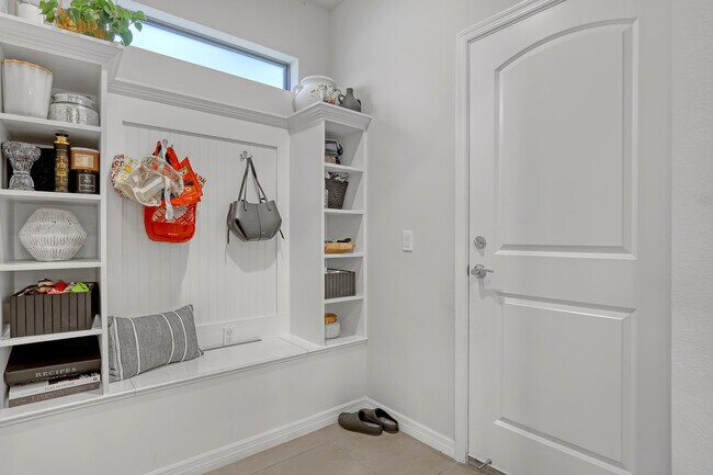 Foto del edificio - 4740 Chantilly Rd