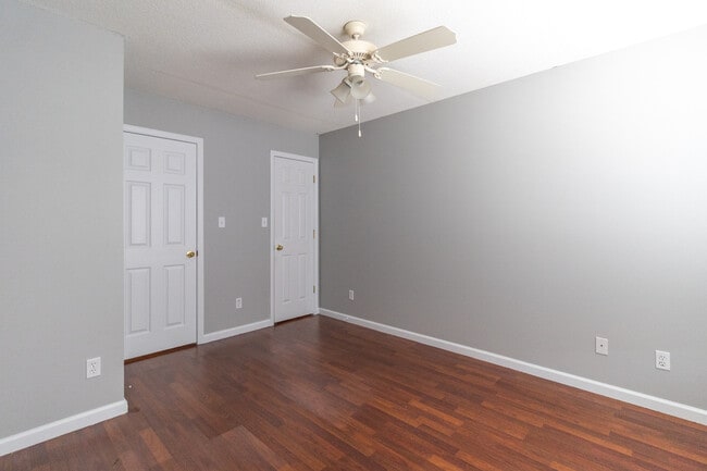 Building Photo - 913 Hazelbrook Way