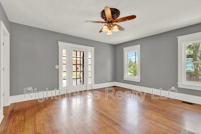 Building Photo - 611 S Grove St