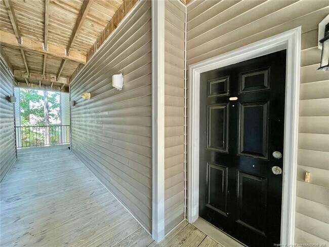 Building Photo - 635 Marshtree Ln