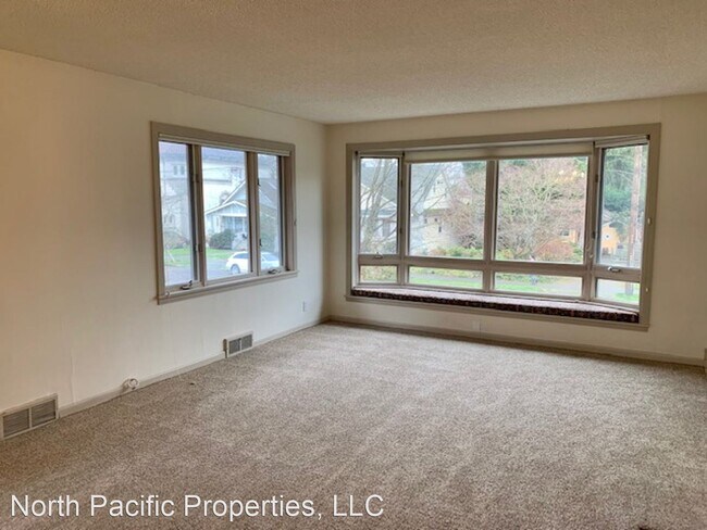Foto del edificio - 3 br, 2 bath House - 2576 8th Ave W