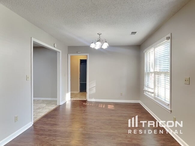 Foto del edificio - 389 Hillridge Dr