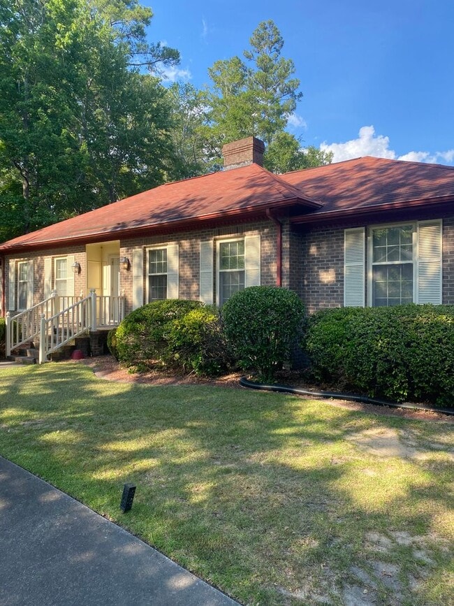 Foto del edificio - 3 Bedroom 3 Bath Brick Ranch