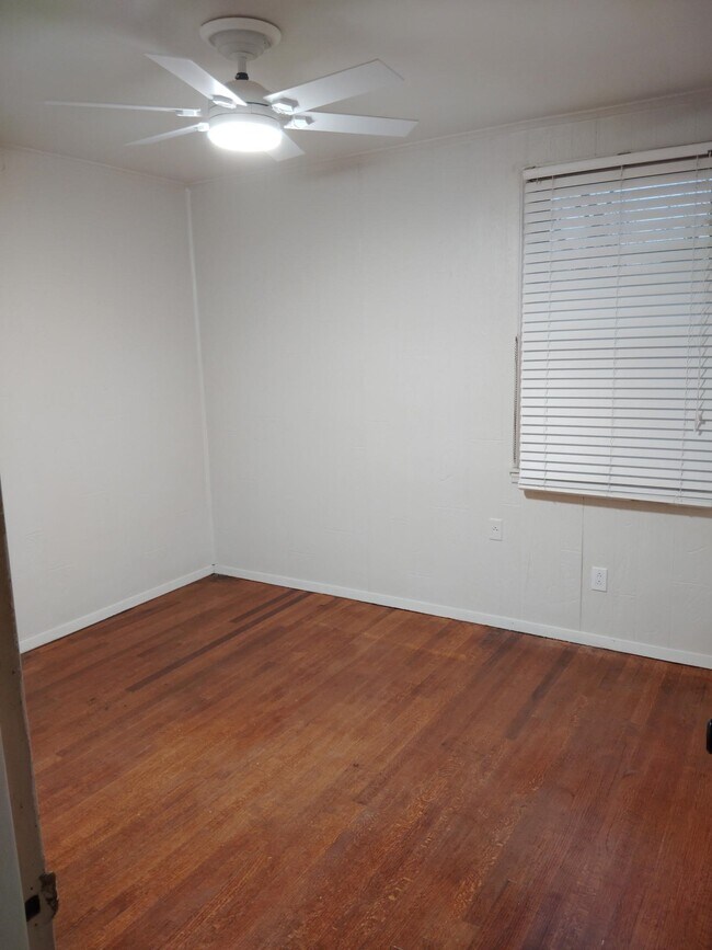 Foto del edificio - 1533 S Pkwy E