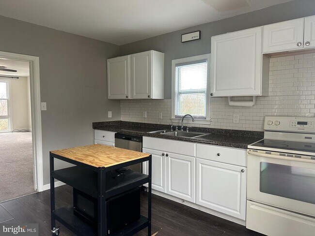 Foto del edificio - 64 Church Rd