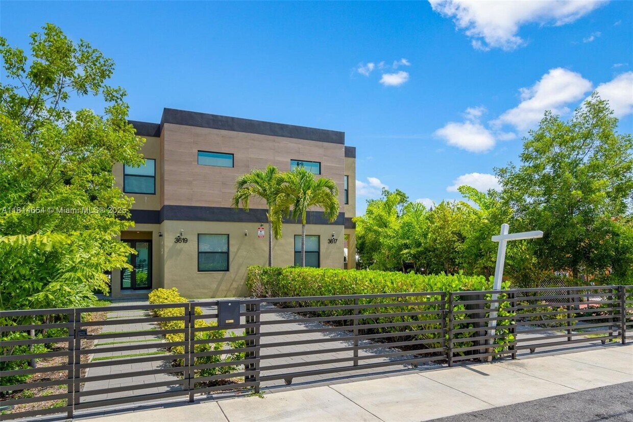 Foto principal - 3619 SW 27th St