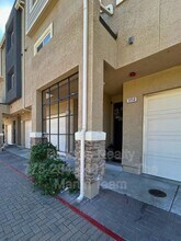 Building Photo - 3050 Sterling Ridge Cir