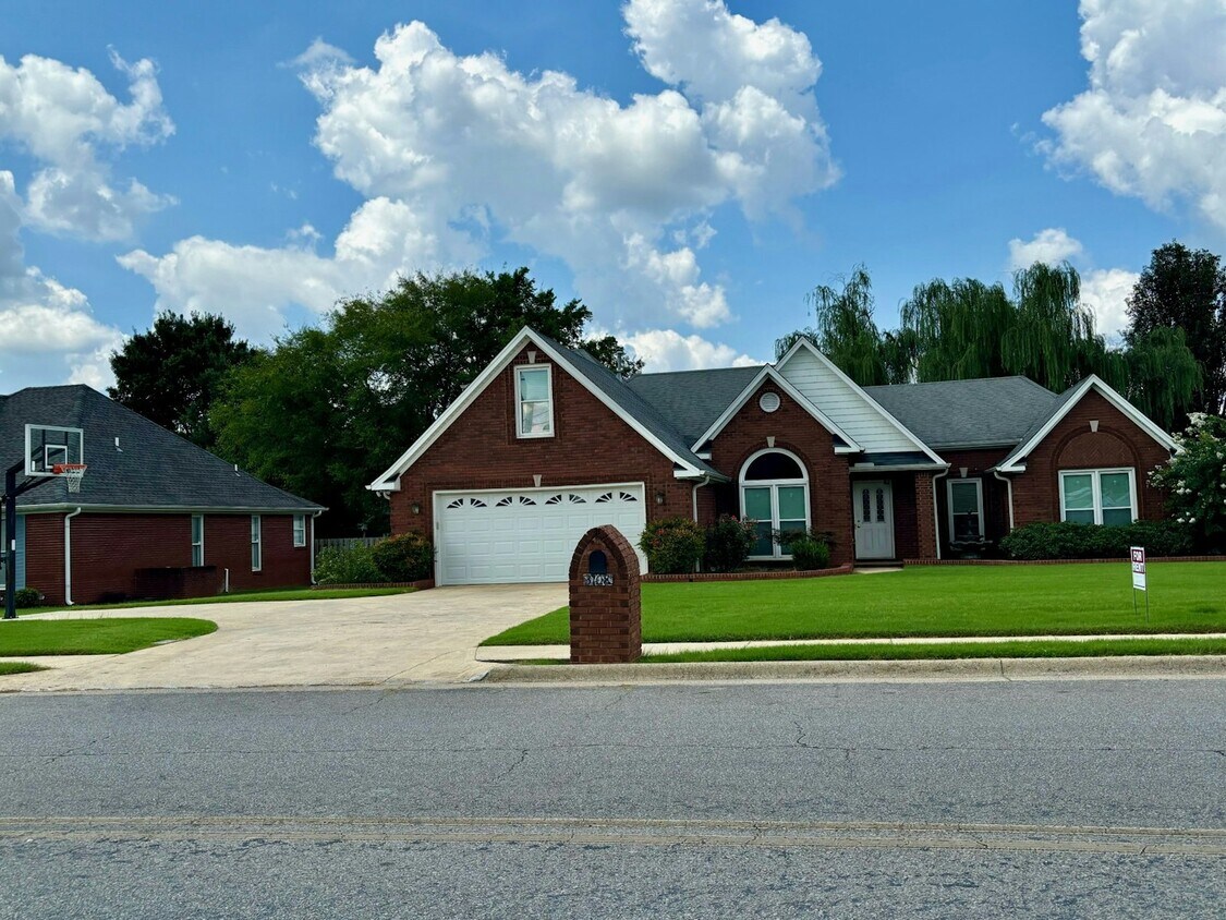 Primary Photo - 3108 Battlement Rd SW