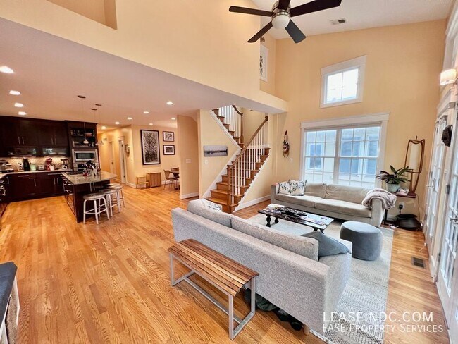 Photo - 2930 Porter St NW House