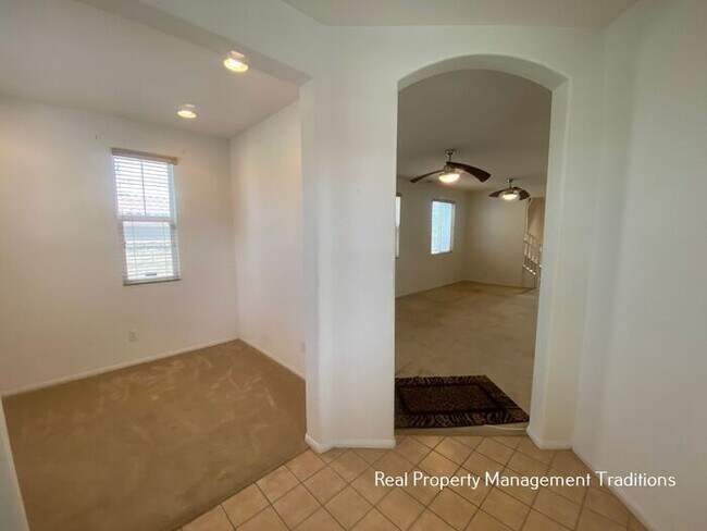 Building Photo - Ana Verde Hills - 4 bedroom, 3 bath!