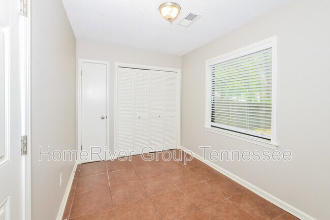 Building Photo - 6370 Kinston Park Dr