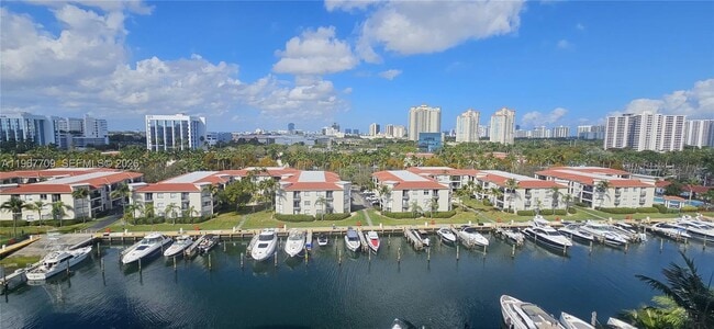 Foto del edificio - 3029 NE 188th St