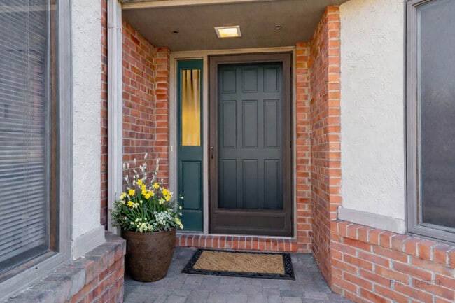 Building Photo - 107 E Winchester Rd