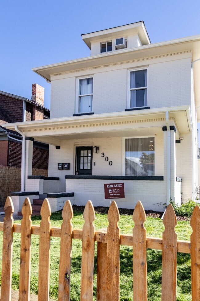 Foto del edificio - Stunning Remodeled Patio Home in Baker – 3...