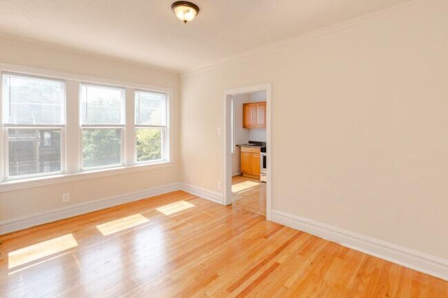 Building Photo - 2 bedroom in Chicago IL 60647