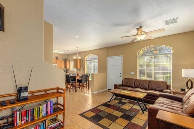 Building Photo - 2 Bedroom, 2.5 Bath Townhome Available NOW!