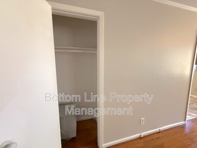 Building Photo - 3021 Marlborough Rd