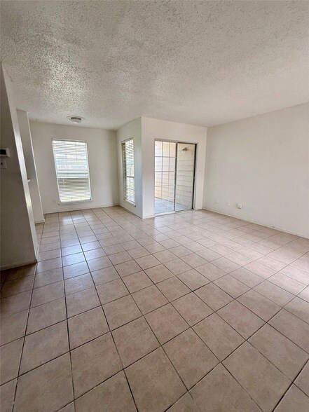 Foto del edificio - 12480 Abrams Rd