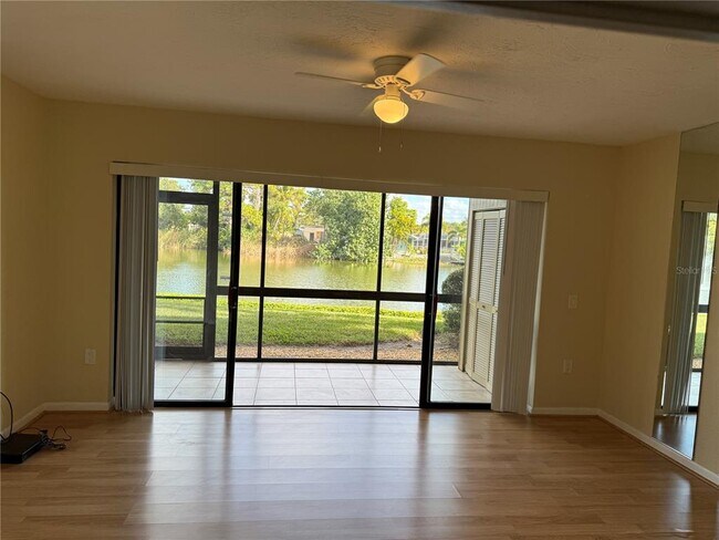 Foto del edificio - 5697 Ashton Lake Dr