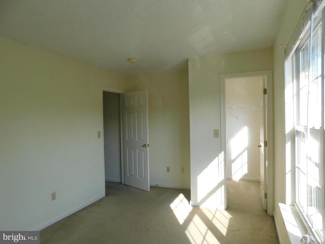 Building Photo - 112 Sutton Ct