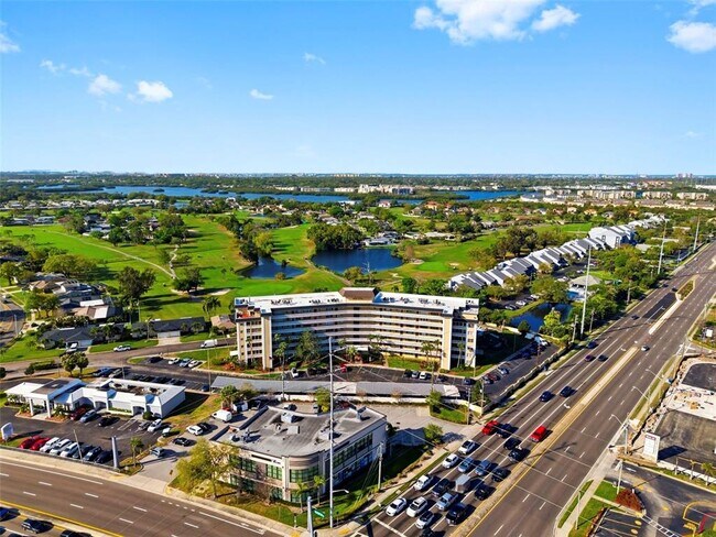 Foto del edificio - 8950 Park Blvd