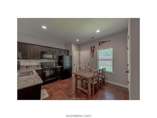 Building Photo - 129 Watson St