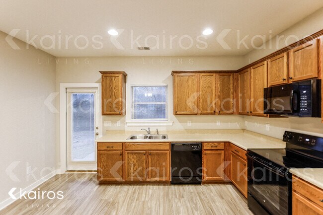 Building Photo - 611 White Oak Cir