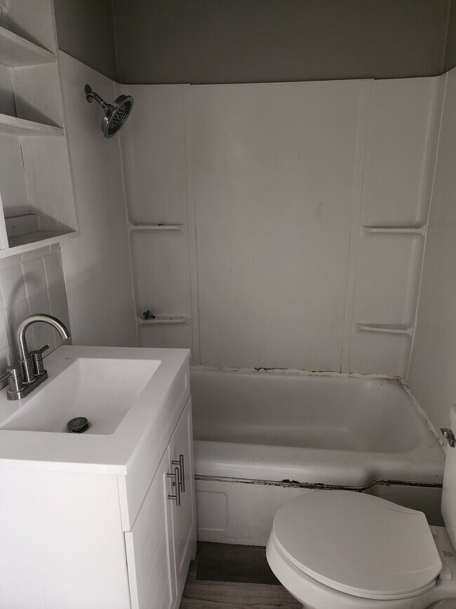 Foto del edificio - 2404 E Randolph Ave