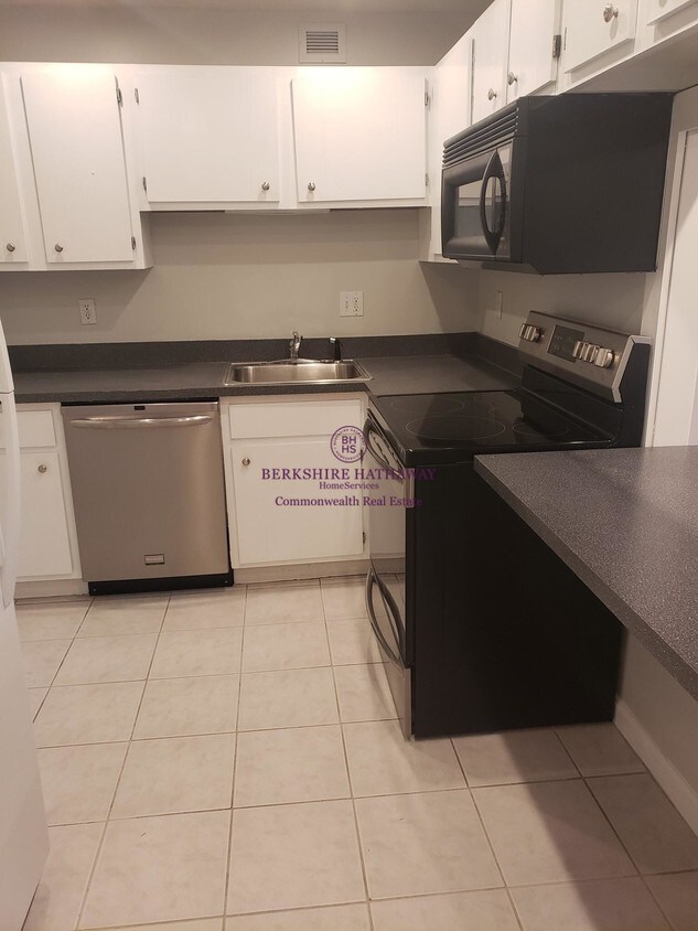 Primary Photo - 77 Adams St