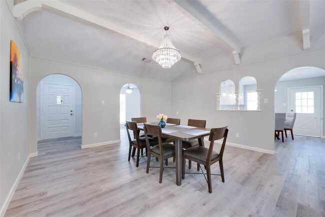 Foto del edificio - 14733 Calhoun Rd