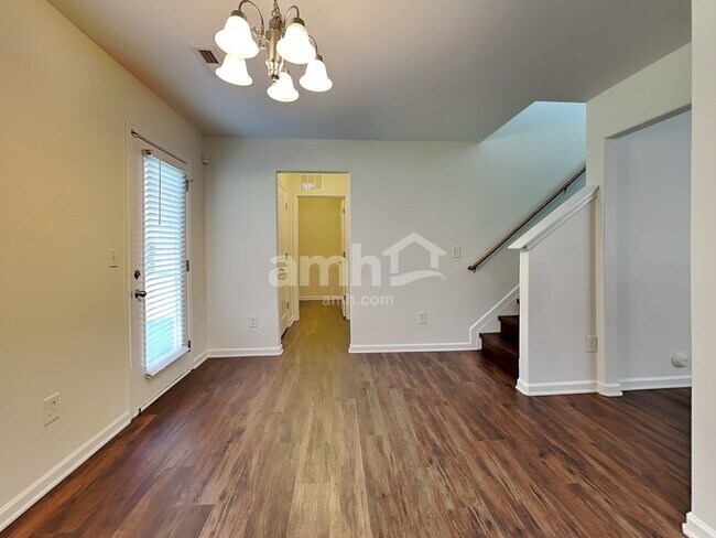 Building Photo - 3022 Bushfield Dr