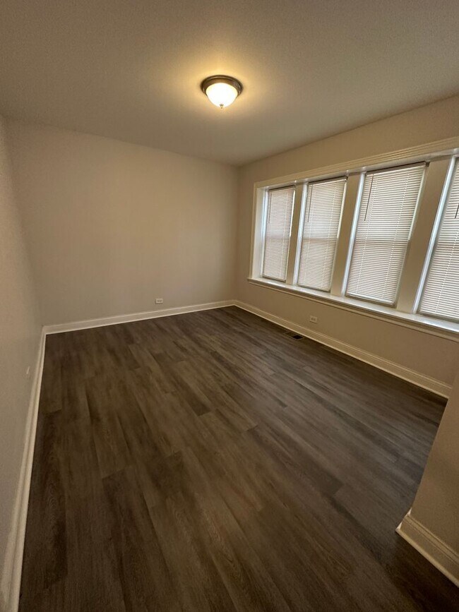 Foto del edificio - 7800 S Ridgeland Ave
