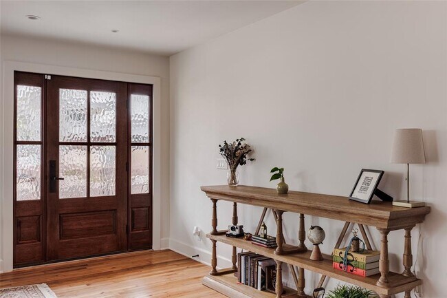 Foto del edificio - 2613 E 2nd St