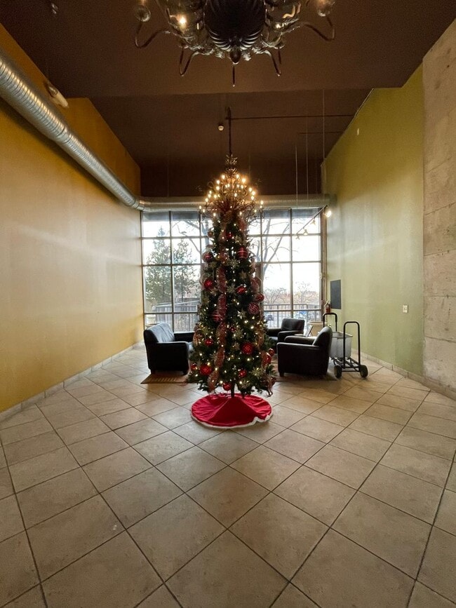 Building Photo - COMING SOON! Stunning 2-Bed, 2-Bath Condo ...