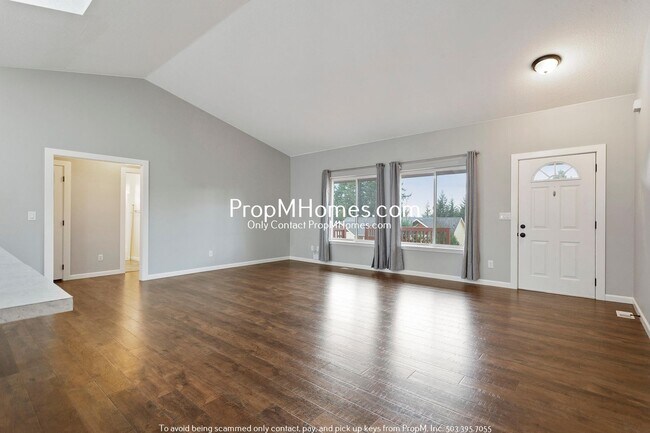 Foto del edificio - Beautifully Updated Three Bedroom Home in ...