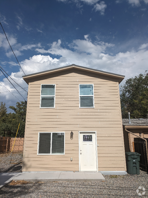 Building Photo - 930 Pinyon Ave